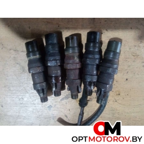 Форсунка топливная  Volkswagen Transporter T4 1996 068130211G           #1