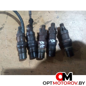 Форсунка топливная  Volkswagen Transporter T4 1996 068130211G           #4