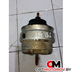 Подушка крепления двигателя  Volkswagen Passat B5 1998 4B0199379E #1