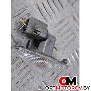 Повторитель передний левый  Toyota Auris 1 поколение 2009 8173002080 #1
