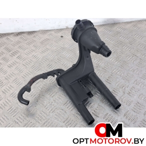 Маслоотделитель (сапун)  Land Rover Discovery 3 поколение 2009 7H2Q6A785BB #4