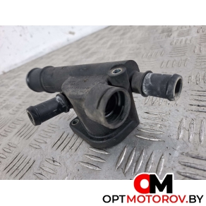 Фланец (тройник) системы охлаждения  Volkswagen Golf 5 поколение 2006 038121132D #5
