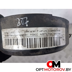 Защита (кожух) ремня ГРМ  Volkswagen Golf 5 поколение 2006 045109107F #4