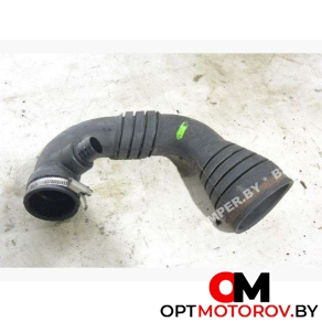 Патрубок воздушного фильтра  Volkswagen Passat B5 1999 8D0129615A #1