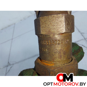 Форсунка топливная  Volkswagen Passat B3 1987 068130201P #2