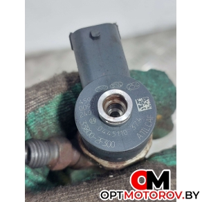 Форсунка топливная  Hyundai ix35 1 поколение [рестайлинг] 2015 0445110374, 338002F300 #2