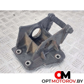 Кронштейн полуоси  Renault Master 2 поколение [рестайлинг] 2004 8200027177B #1