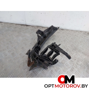 Крепление фары правой  Audi A4 B8/8K 2008 8K0805607L #5
