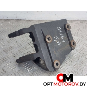 Кронштейн полуоси  Renault Master 2 поколение [рестайлинг] 2003 8200027177B #4