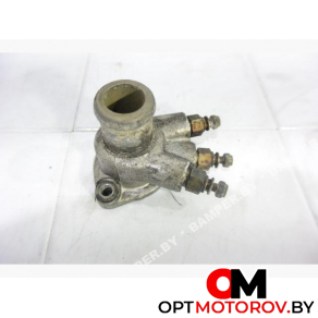 Фланец (тройник) системы охлаждения  Volkswagen Passat B5 1998 28121145 #1