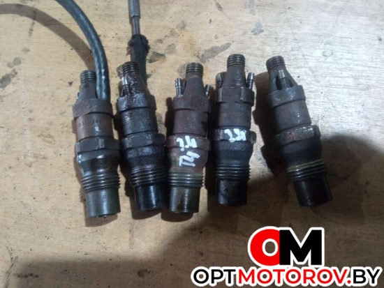 Форсунка топливная  Volkswagen Transporter T4 1996 068130211G           #4