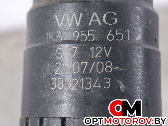 Насос (моторчик) омывателя стекла  Volkswagen Tiguan 1 поколение 2008 1K6955651 #2