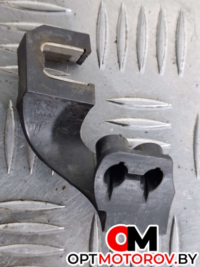 Крепление фары правой  Audi A4 B7 2008 1301398908 #2