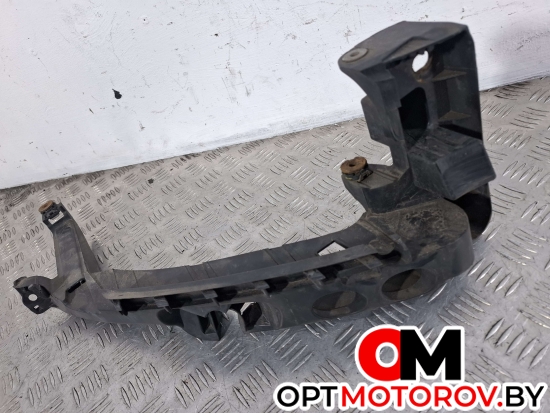 Крепление фары правой  Audi A3 8P/8PA [2-й рестайлинг] 2010 8P0805608 #1