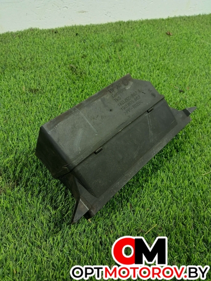 Кронштейн крепления крыла переднего левого  Volkswagen Passat B6 2009 1k0805962e #1