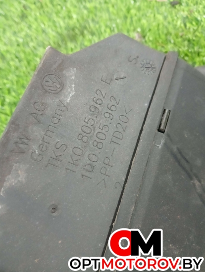 Кронштейн крепления крыла переднего левого  Volkswagen Passat B6 2009 1k0805962e #2