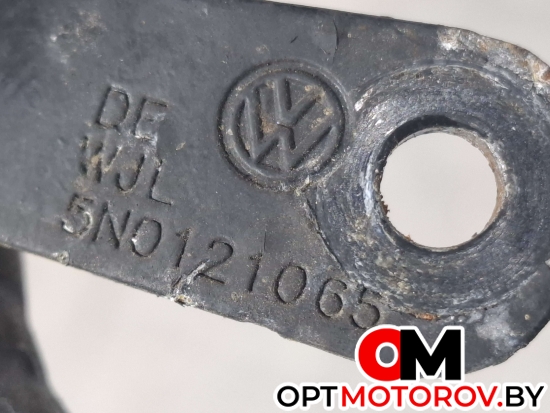 Трубка охлаждающей жидкости металлическая  Volkswagen Passat B6 2009 5N0121065, 5N0121101H #3