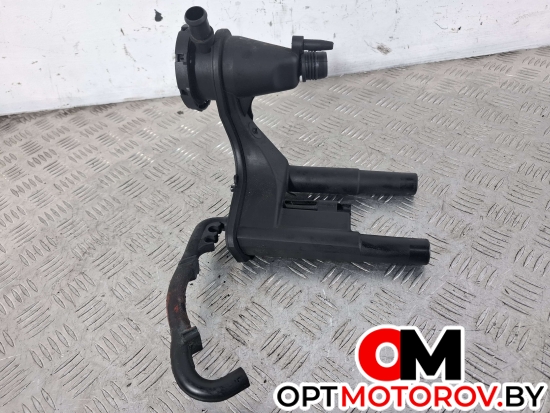 Маслоотделитель (сапун)  Land Rover Discovery 3 поколение 2009 7H2Q6A785BB #5