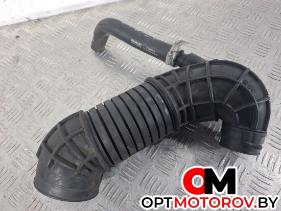 Патрубок воздушного фильтра  Audi A4 B7 2006 8E0129615J           #1