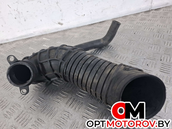 Патрубок воздушного фильтра  Audi A4 B7 2006 8E0129615J           #4