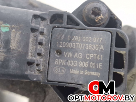 Патрубок интеркулера  Volkswagen Golf 6 поколение 2012 1K0145770AE, 0281002977, 03G906051E #4