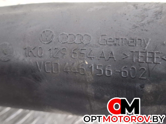 Воздуховод турбокомпрессора  Volkswagen Golf 5 поколение 2006 1K0129654AA #3
