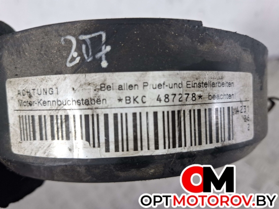 Защита (кожух) ремня ГРМ  Volkswagen Golf 5 поколение 2006 045109107F #4