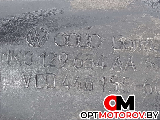 Патрубок (трубопровод или шланг)  Volkswagen Golf 5 поколение 2006 1K0129654AA #2