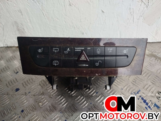 Кнопка аварийной сигнализации  Mercedes-Benz E-Класс W211/S211 2005 A2116800552 #1