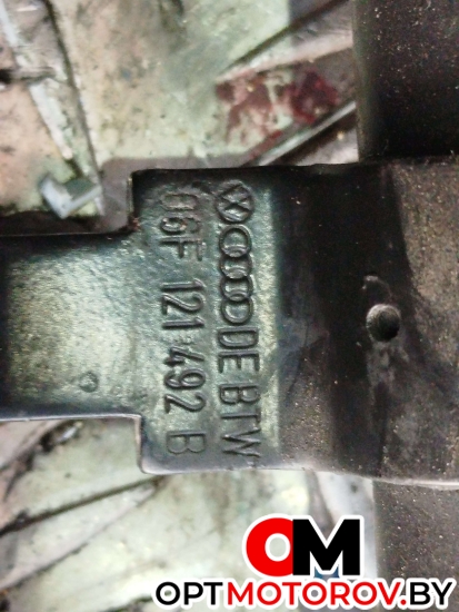 Трубка охлаждающей жидкости металлическая  Volkswagen Passat B6 2005 06F121492B #3