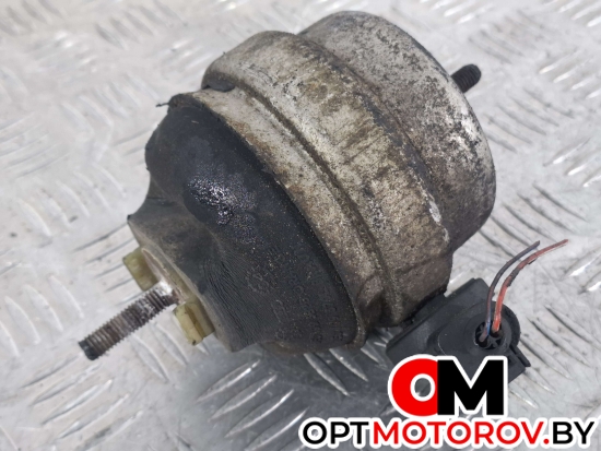 Подушка крепления двигателя  Audi A4 B6 2004 8E0199382B, 8E0199379L #1