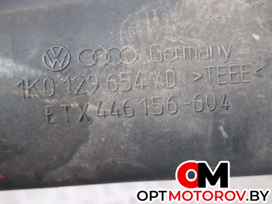 Патрубок турбины Volkswagen Golf 5 поколение 2006 1K0129654AD, 1K0129627B #3 Патрубок турбины Volkswagen Golf 5 поколение 2006 1K0129654AD, 1K0129627B #3
