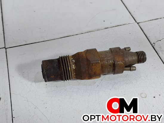 Форсунка топливная  Volkswagen Passat B3 1987 068130201E #1