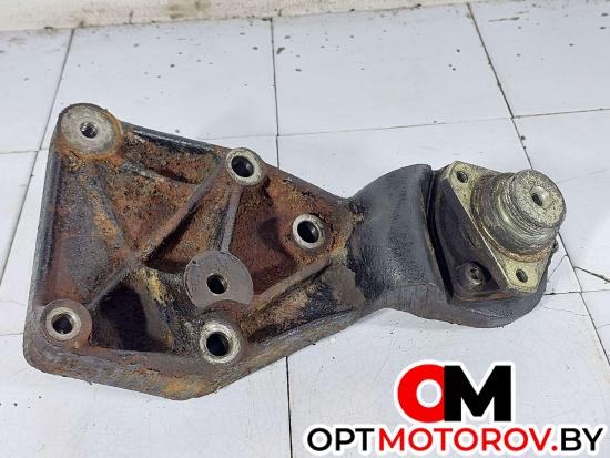 Кронштейн вискомуфты  Volkswagen LT 2 поколение 2003 074145189C #3