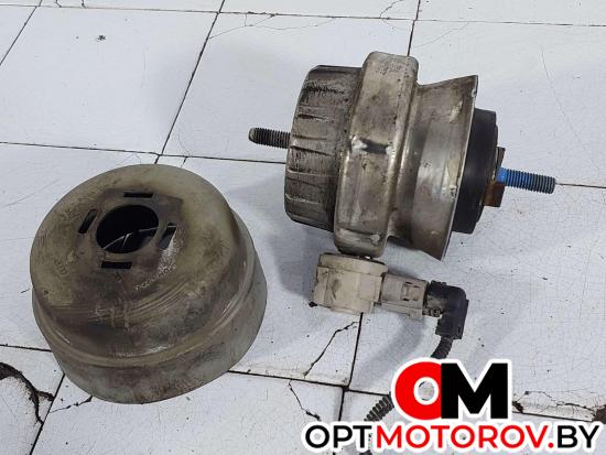 Подушка крепления двигателя  Audi A4 B7 2007 4F0199379L #1