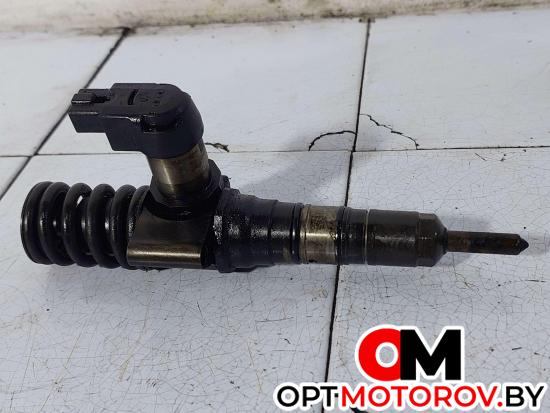 Форсунка топливная  Volkswagen Golf 5 поколение 2006 03G130073T #1