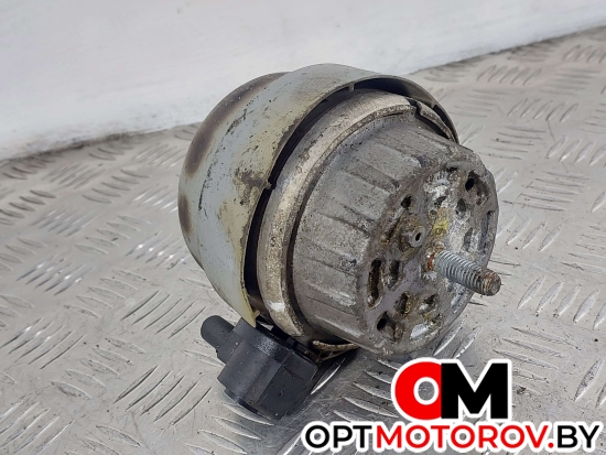 Подушка крепления двигателя  Audi A4 B7 2007 4F0199379H #2