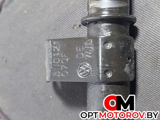 Трубка охлаждающей жидкости металлическая  Volkswagen Passat B6 2008 5N0121070F #3