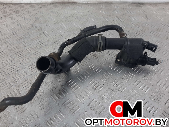 Фланец (тройник) системы охлаждения  Volkswagen Passat B6 2008 03L121132 #1