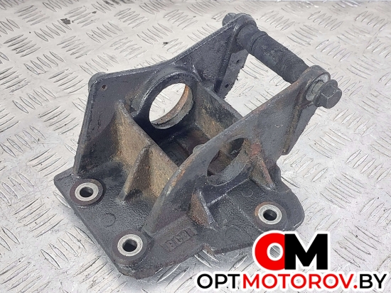 Кронштейн полуоси  Renault Master 2 поколение [рестайлинг] 2004 8200027177B #1