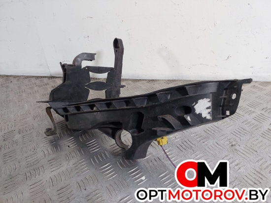 Крепление фары правой  Audi A4 B7 2008 8K0805607L #2
