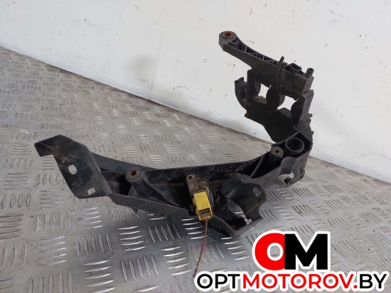 Крепление фары правой  Audi A4 B7 2008 8K0805607L #3