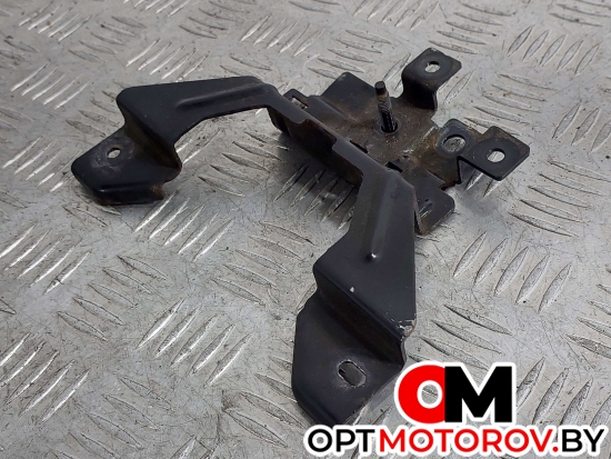 Кронштейн (крепление)  Ford Fiesta 6 поколение 2012 BV51A16860AB #1
