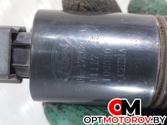 Насос (моторчик) омывателя стекла  Ford Fiesta 6 поколение 2012 8A6117K624AA #4