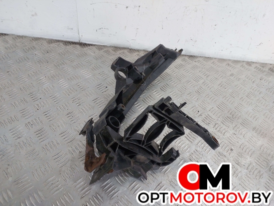 Крепление фары правой  Audi A4 B8/8K 2008 8K0805607L #5