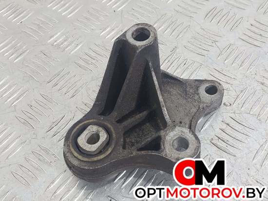 Кронштейн полуоси  Ford Focus 3 поколение 2014 CV616P093YE #1