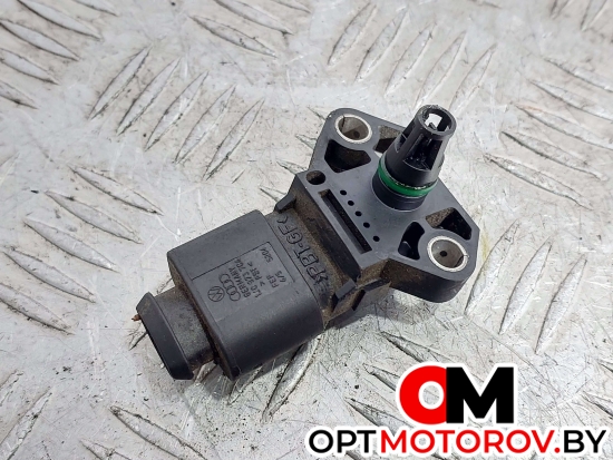 Датчик абсолютного давления Volkswagen Golf 5 поколение 2006 0281002399, 038906051B #1 Датчик абсолютного давления Volkswagen Golf 5 поколение 2006 0281002399, 038906051B #1