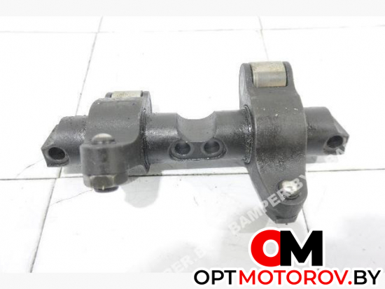 Коромысло клапана (рокер)  Volkswagen Passat B5 2001 038443B #2