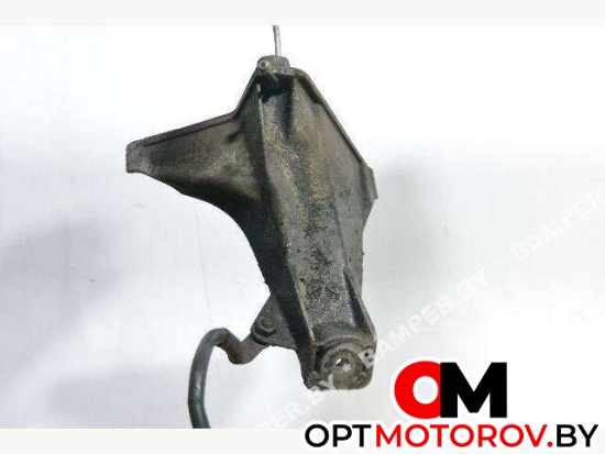 Кронштейн двигателя  Volkswagen Passat B5 1999 8D0199308 #1