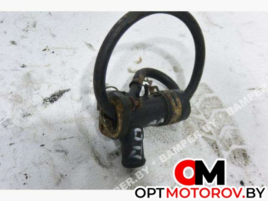 Фланец (тройник) системы охлаждения  Volkswagen Golf 3 поколение 1995 068121133AE #2